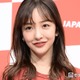 板野友美、家族旅行ショット披露「幸せいっぱい」「憧れ」と反響 画像