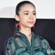 趣里「踊る大捜査線」イベントでの美脚スラリのジャケット×ブーツコーデ公開「オーラで眩しい」「スタイル抜群」と反響 画像