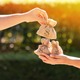 「自然にお金がたまる人」は腰を曲げない？言われてみればその通りの小さな習慣（前編） 画像