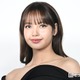 BLACKPINKリサ、胸元大胆開放のゴージャスドレス姿に反響「まさに女神」「圧倒的なスタイル」 画像