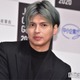 川崎希の夫・アレクサンダー、子どものピアノ発表会後の家族ショット公開「親子そっくり」「仲良しで微笑ましい」の声 画像