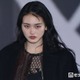 櫻坂46山崎天、レザーパンツ×ロングコートで圧巻スタイル クールオーラ放つ【ガルアワ2026A/W】 画像