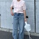 甘いピンクをデニムと合わせて大人仕様に。新鮮な色使いで遊ぶ華やかスタイル【40代の毎日コーデ】 画像