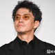 小栗旬、間宮祥太朗の和彫り姿アピール “8割全裸”に「ネイキッド間宮」とお茶目発言【バッド・ルーテナント：トウキョウ】 画像