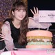ももクロ佐々木彩夏、写真集で“約2万キロカロリー”の爆食「食べすぎですね、完全に（笑）」【ぺろり】 画像