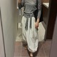 軽やかな【GU】シアートップスは今の季節にちょうどいい着心地。×ボリューム白パンツで魅せる美シルエットの着こなし【40代の毎日コーデ】 画像