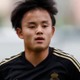 久保建英、レアル選手と二人一組に…手をつないだのはあの選手だ！ 画像